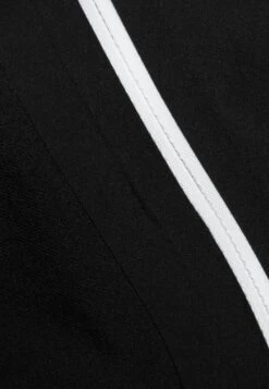 Mammut Taiss - Shorts - Black -Mammut b34c0ac4c4dd49cd903ce9c41e79e56d